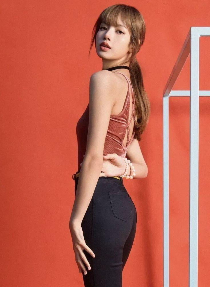 Kiểu tóc đuôi ngựa cơ bản cũng đã mang lại cảm giác hiện đại Kiểu tóc đuôi ngựa cơ bản cũng đã mang lại cảm giác hiện đại