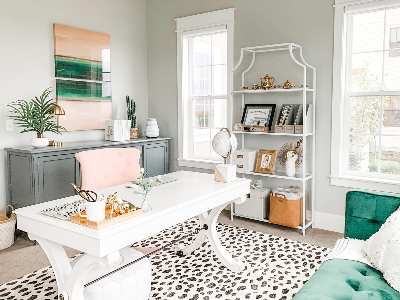 Đèn quá sáng hay quá tối cũng sẽ gây các bệnh về mắt.