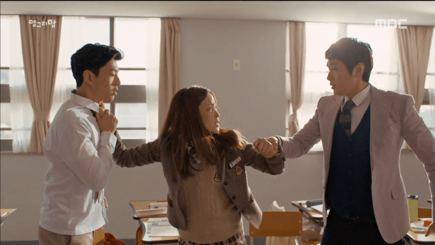 Yêu phải một người trẻ con, bạn sẽ thường xuyên phải cứu họ ra khỏi mọi khó khăn, rắc rối.