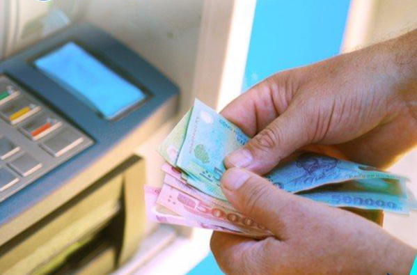 Các bạn sinh viên đang phải chi tiêu hết sức tiết kiệm trong giai đoạn này khi công việc làm thêm khan hiếm. Ảnh minh họa từ Internet