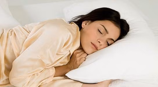 Những bụi bẩn, da chết trên vỏ gối đều là những thứ cực kì có hại cho làn da.