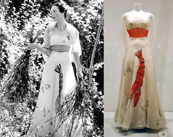 Wallis Simpsom, người phụ nữ Mỹ đã khiến vua Anh thoái vị để cưới bà đã chụp ảnh công bố kết hôn trong chiếc váy tôm hùm của Schiap dù bà là khách quen của Coco Chanel. Wallis Simpsom, người phụ nữ Mỹ đã khiến vua Anh thoái vị để cưới bà đã chụp ảnh công bố kết hôn trong chiếc váy tôm hùm của Schiap dù bà là khách quen của Coco Chanel.