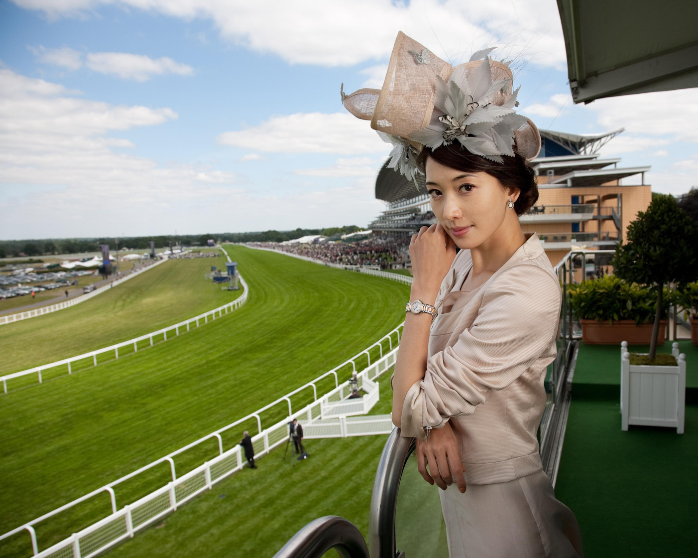 Lâm Chí Linh tham gia Royal Ascot với tư cách gương mặt đại diện của nhãn hiệu đồng hồ cao cấp Longines.