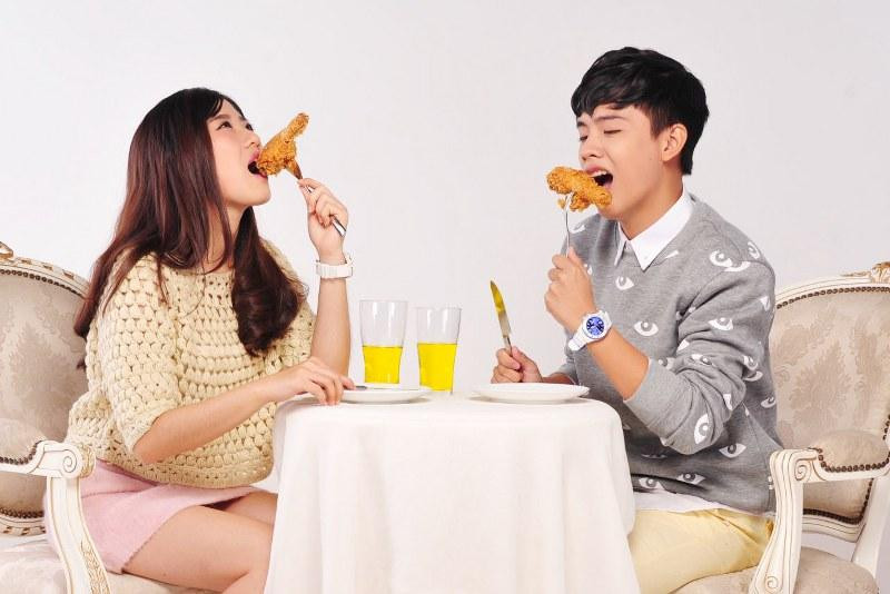 Ăn chép miệng là hành động rất bất lịch sự, nên kiềm chế nhé!