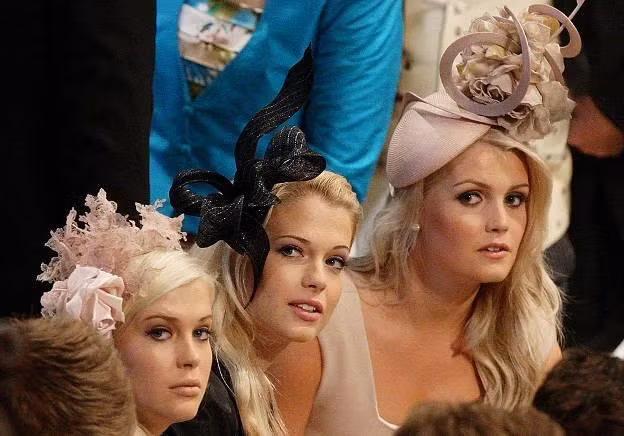 Đối với những sự kiện trong nhà, kẹp tóc Fascinator là lựa tối ưu. Đối với những sự kiện trong nhà, kẹp tóc Fascinator là lựa tối ưu.