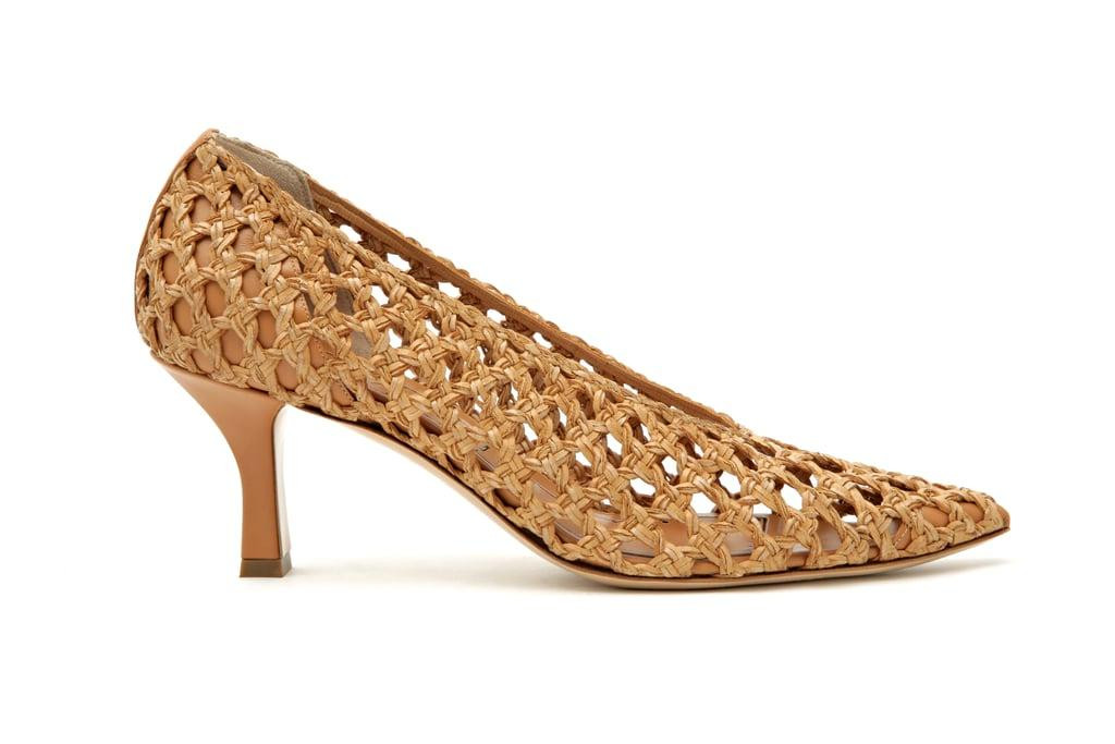 Những đôi giày được đan từ các chất liệu da, cói, rơm, sợi nhựa được săn đón khắp nơi.