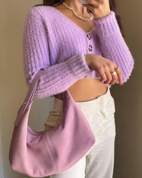 Xách hay đeo ở khuỷu tay cũng thoải mái cực kì. Với màu sắc rực rỡ như thế này, nó sẽ khiến bất kỳ trang phục nào cũng trở nên nổi bật. Xách hay đeo ở khuỷu tay cũng thoải mái cực kì. Với màu sắc rực rỡ như thế này, nó sẽ khiến bất kỳ trang phục nào cũng trở nên nổi bật.