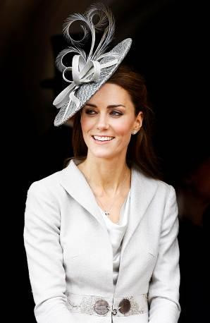 Những chiếc mũ là một phần không thể thiếu trong trang phục hằng ngày của giới thượng lưu và hoàng tộc. Những chiếc mũ là một phần không thể thiếu trong trang phục hằng ngày của giới thượng lưu và hoàng tộc.