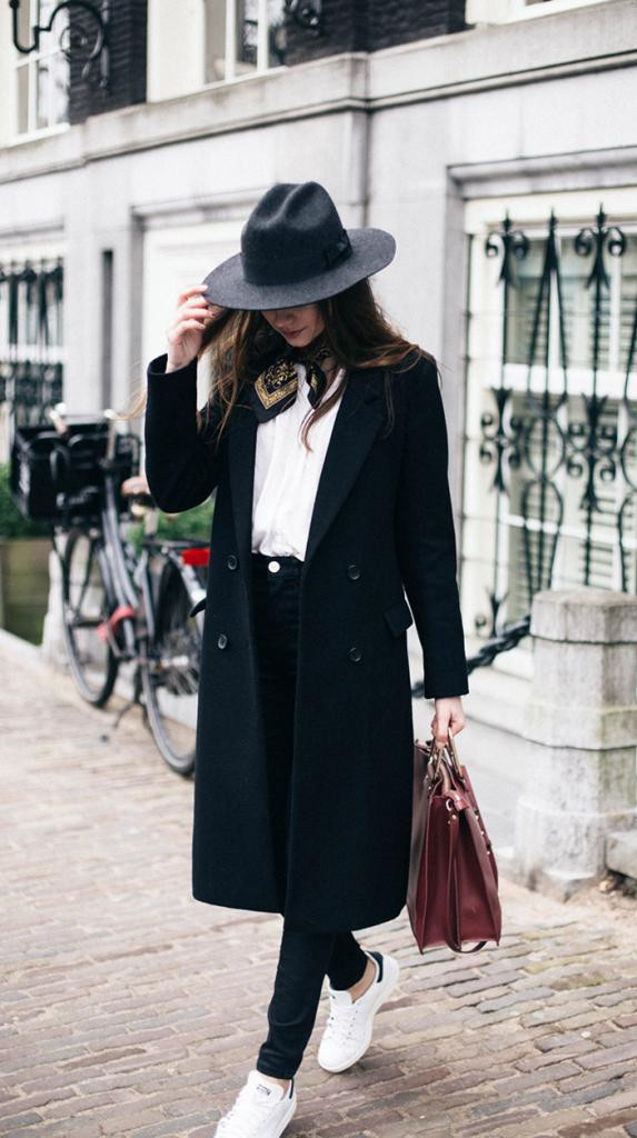 Đừng đánh giá thấp sức mạnh của một chiếc áo khoác chất liệu xịn và vừa vặn. Đừng đánh giá thấp sức mạnh của một chiếc áo khoác chất liệu xịn và vừa vặn.