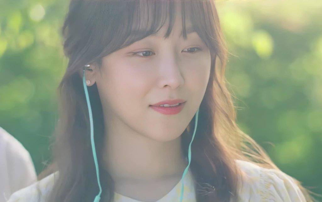 Nghe podcast hoặc nghe những bài hát bạn yêu thích giúp thư giãn. Nghe podcast hoặc nghe những bài hát bạn yêu thích giúp thư giãn.