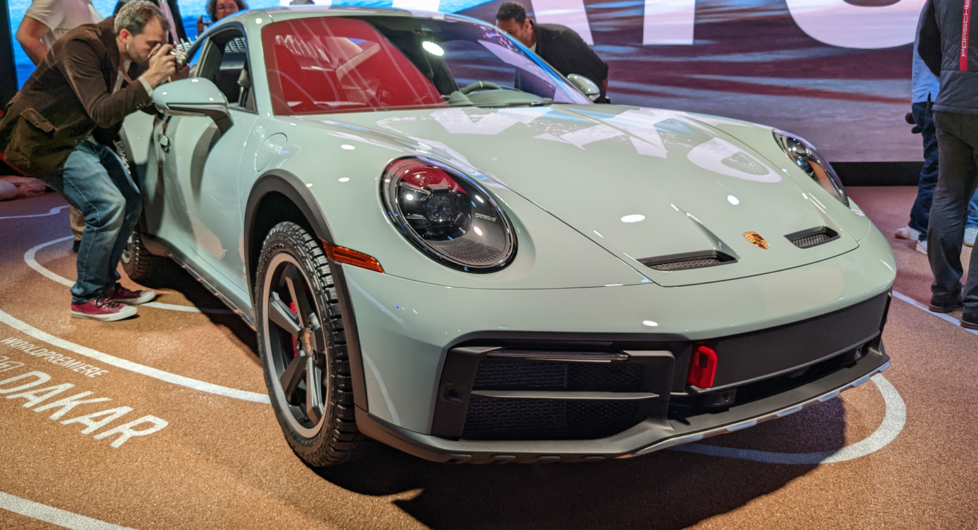Vào năm 2022, CEO Porsche từng úp mở về việc có thể phát triển thêm nhiều mẫu 911 off-road nếu như Dakar nhận được đủ sự quan tâm từ khách hàng.