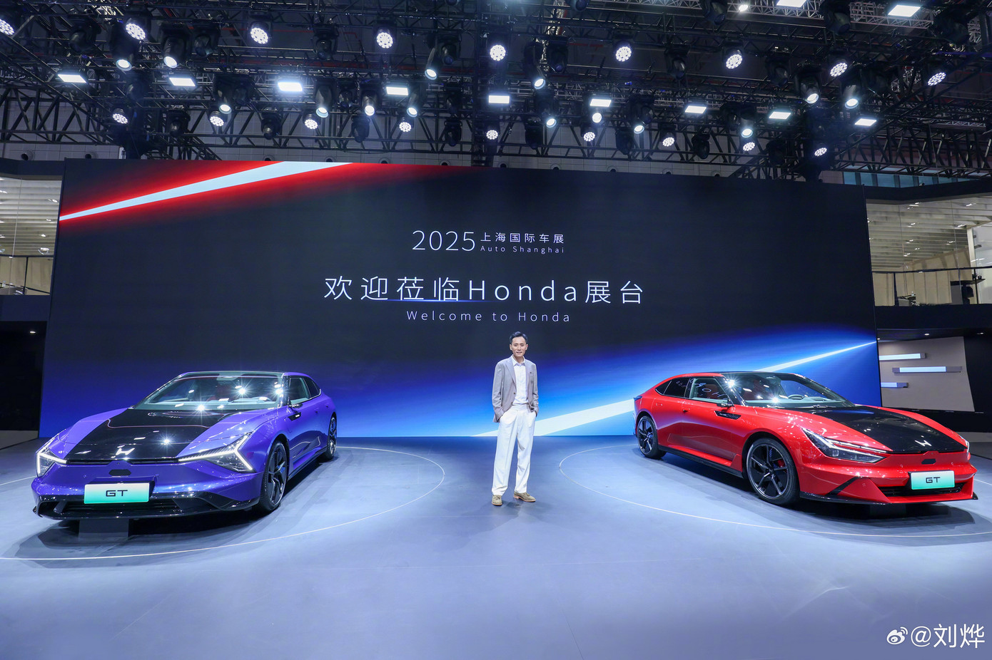 Cặp xe điện song sinh Honda GT đươc giới thiệu tại Triển lãm Ô tô Thượng Hải 2025.