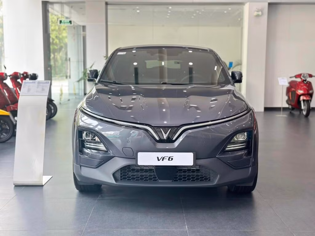 Nếu tính chung cả xe điện, VinFast VF 6 là mẫu xe bán chạy nhất phân khúc SUV cỡ B trong tháng 2. Nếu tính chung cả xe điện, VinFast VF 6 là mẫu xe bán chạy nhất phân khúc SUV cỡ B trong tháng 2.