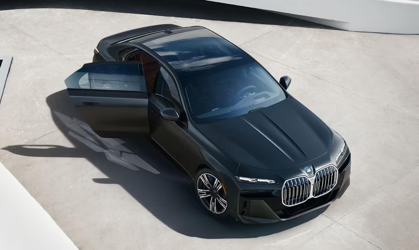 BMW 7 Series là dòng xe sang chạy động cơ đốt trong mất giá nhanh nhất sau 5 năm sử dụng.