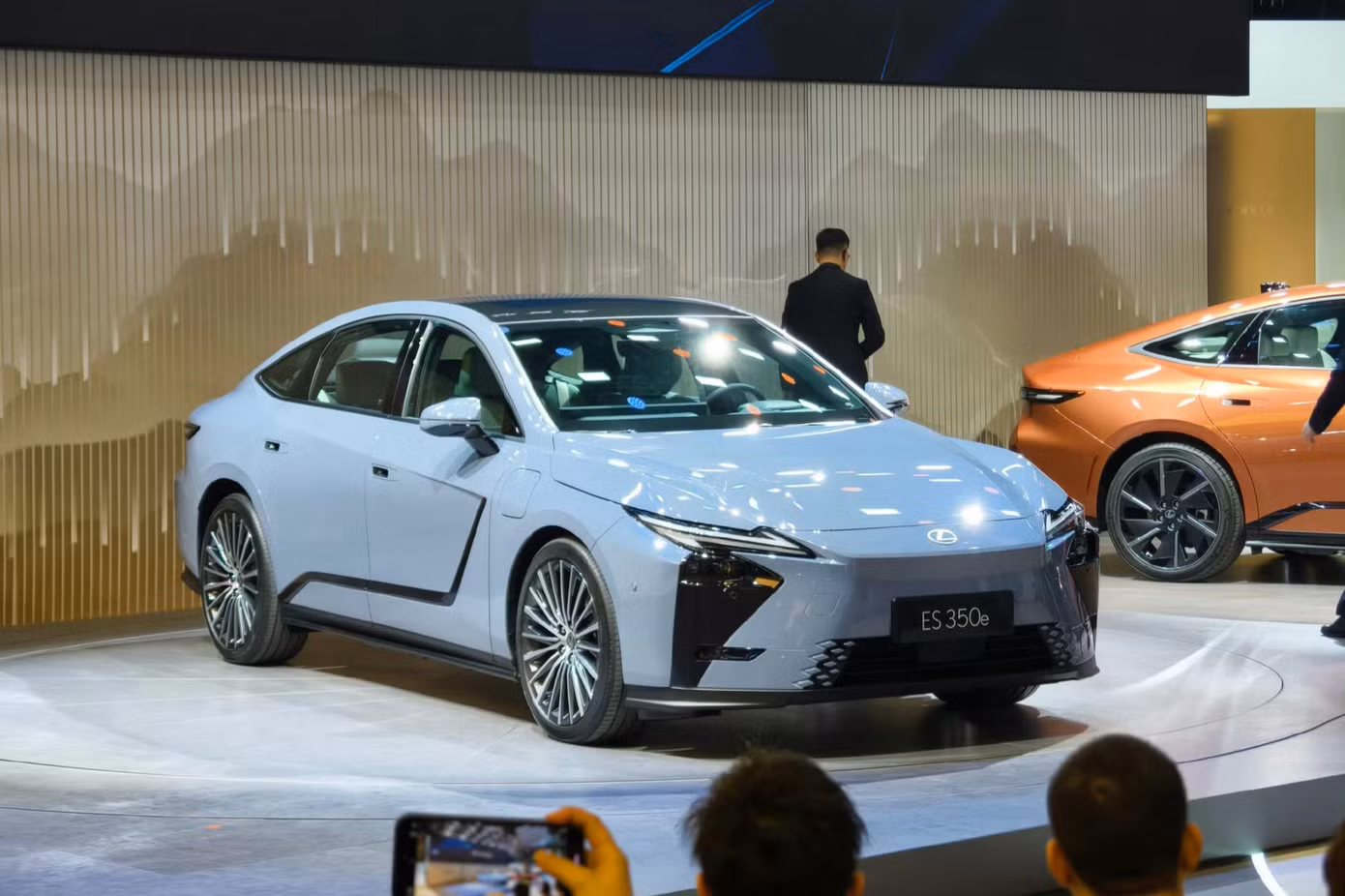 Sedan hạng sang Lexus ES thế hệ mới ra mắt tại Triển lãm ô tô Thượng Hải 2025.