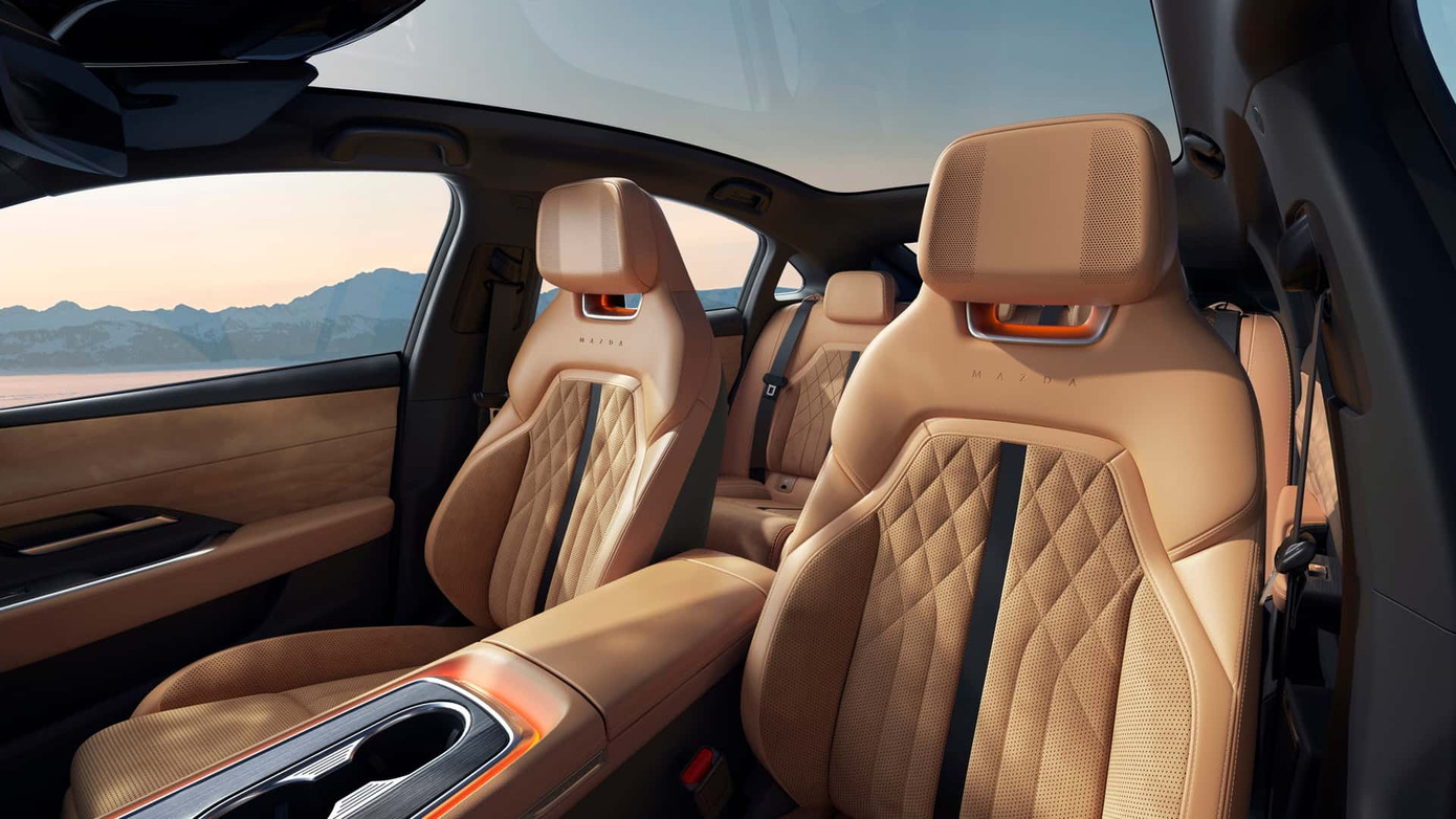 Nội thất của sedan điện Mazda EZ-6. Nội thất của sedan điện Mazda EZ-6.