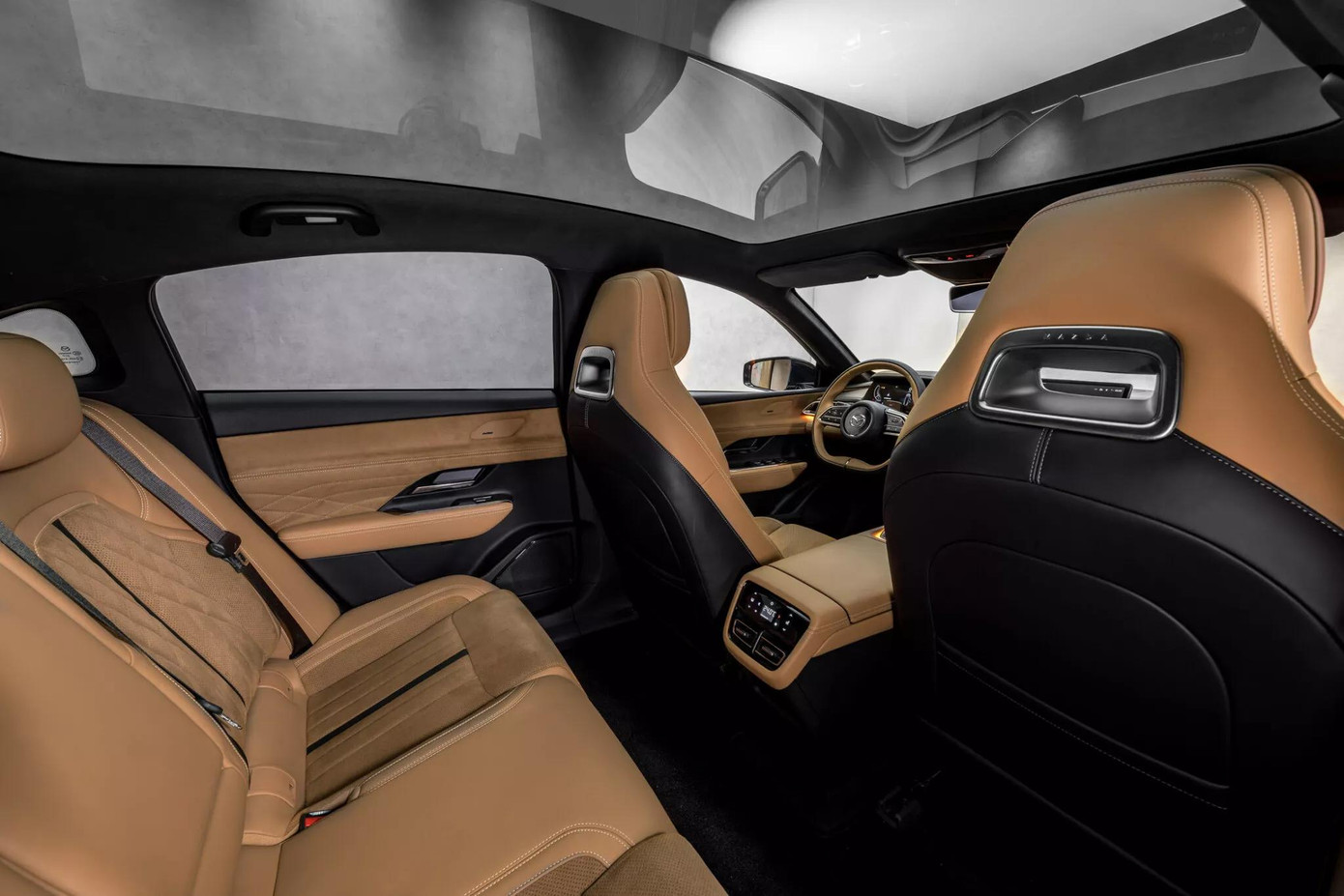 Nội thất của mẫu sedan điện Mazda 6e/EZ-6. Nội thất của mẫu sedan điện Mazda 6e/EZ-6.