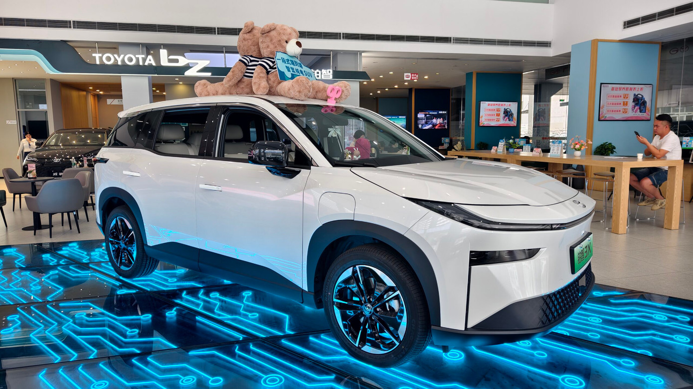 Toyota bZ3X là mẫu SUV điện rẻ nhất mà hãng từng ra mắt tại Trung Quốc. Toyota bZ3X là mẫu SUV điện rẻ nhất mà hãng từng ra mắt tại Trung Quốc.