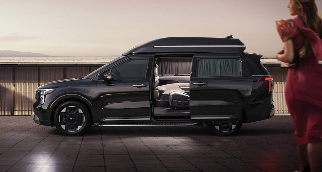 Kia Carnival Hi-Limousine. Kia Carnival Hi-Limousine.