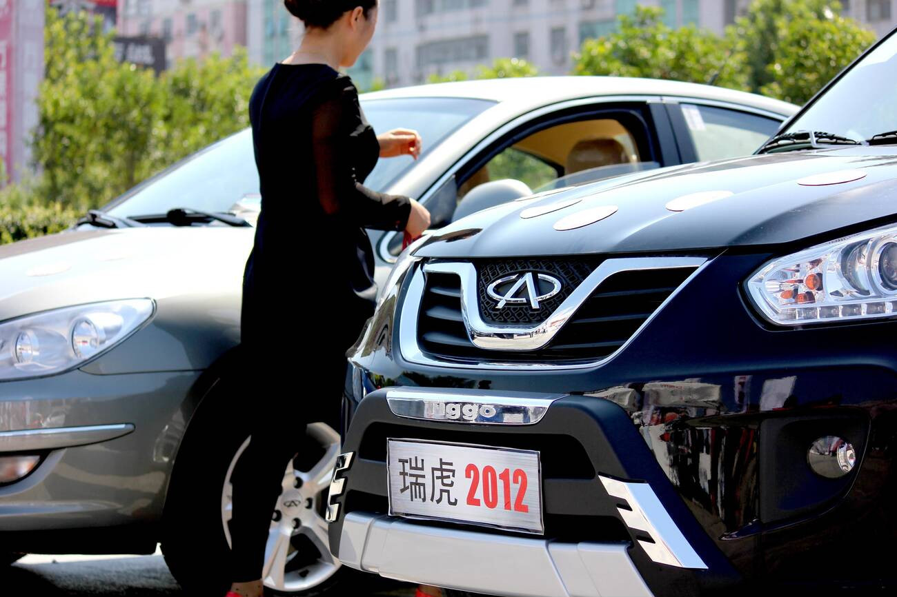 Một cửa hàng xe ô tô cũ tại Trung Quốc.