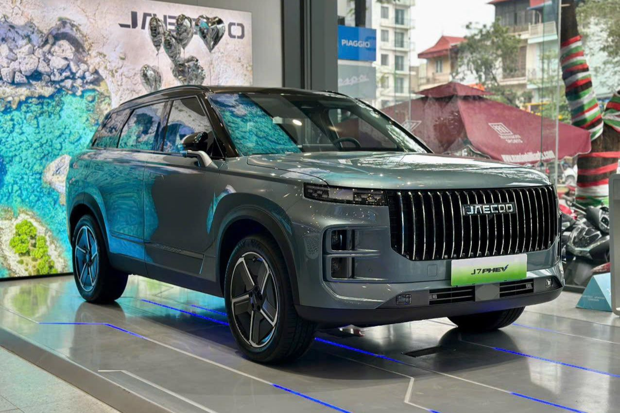 Mẫu Jaecoo J7 PHEV tại đại lý.
