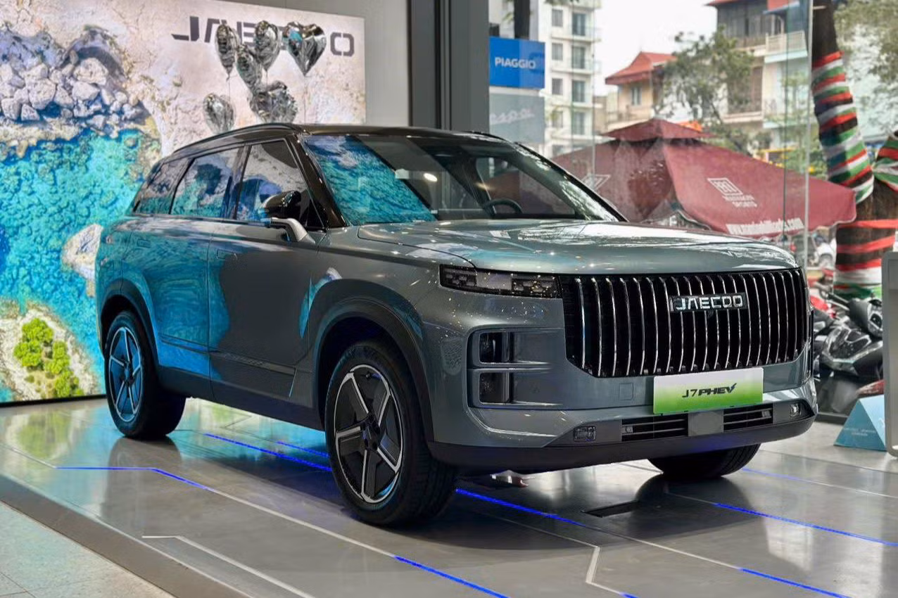 Mẫu Jaecoo J7 PHEV tại đại lý.