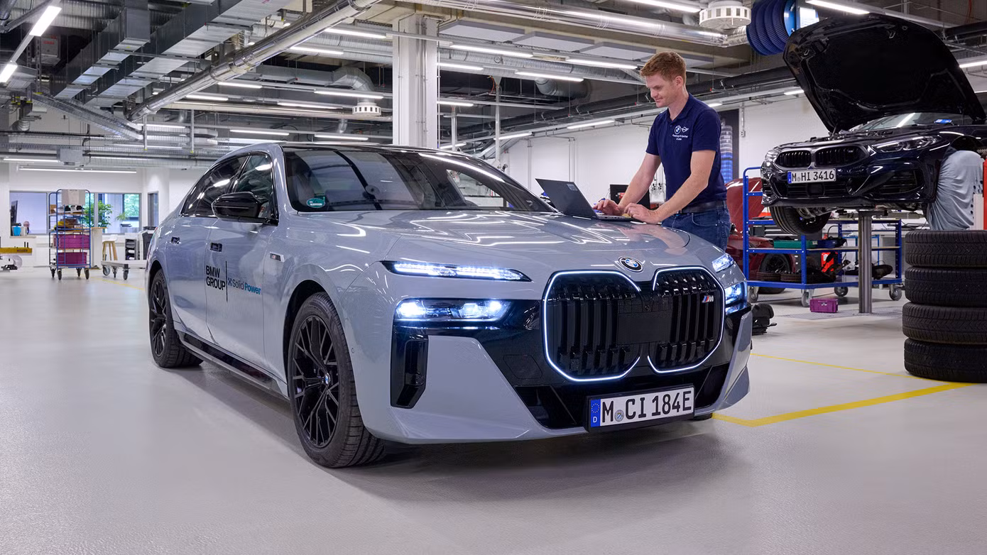 BMW đã bắt đầu thử nghiệm pin thể rắn trên dòng sedan hạng sang cỡ lớn i7.