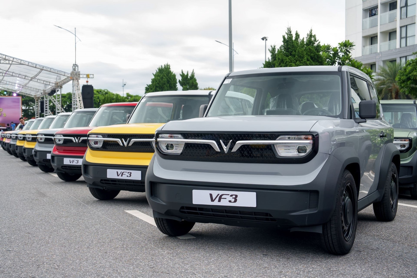 VinFast VF 3 có giá niêm yết dưới 300 triệu đồng từ đầu tháng 3/2025. VinFast VF 3 có giá niêm yết dưới 300 triệu đồng từ đầu tháng 3/2025.