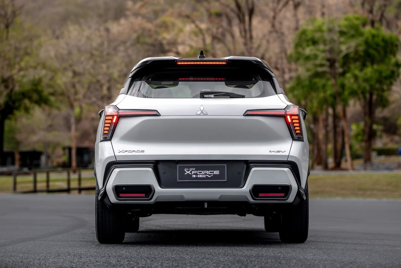 Chi tiết Mitsubishi XForce bản hybrid ảnh 10