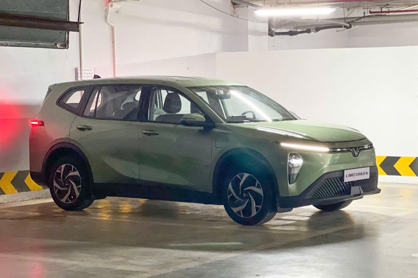 Hình ảnh VinFast Limo Green được chia sẻ trên các diễn đàn ô tô tại Việt Nam. Hình ảnh VinFast Limo Green được chia sẻ trên các diễn đàn ô tô tại Việt Nam.