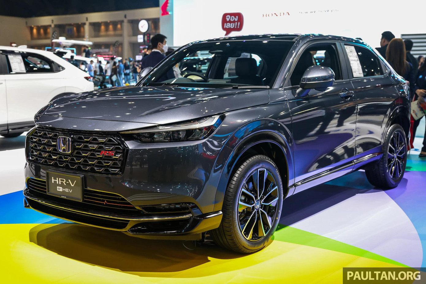 Ở Việt Nam, Honda HR-V thế hệ hiện tại được bán chính hãng với giá từ 699-871 triệu đồng. Mẫu xe này đã có mặt trên thị trường được khoảng 3 năm, vậy nên một động thái làm mới dòng sản phẩm với phiên bản facelift được cho là phù hợp để giúp tăng sức cạnh tranh cho HR-V trong phân khúc SUV cỡ B. Ở Việt Nam, Honda HR-V thế hệ hiện tại được bán chính hãng với giá từ 699-871 triệu đồng. Mẫu xe này đã có mặt trên thị trường được khoảng 3 năm, vậy nên một động thái làm mới dòng sản phẩm với phiên bản facelift được cho là phù hợp để giúp tăng sức cạnh tranh cho HR-V trong phân khúc SUV cỡ B.