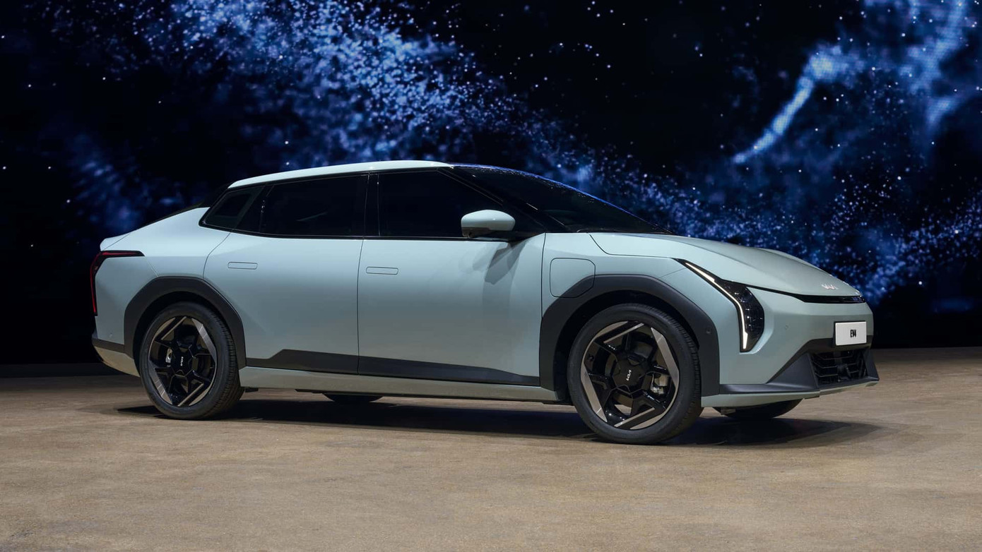 Kia EV4 phiên bản sedan và hatchback có thiết kế mặt trước tương đồng, khác biệt chủ yếu nằm ở đuôi xe.