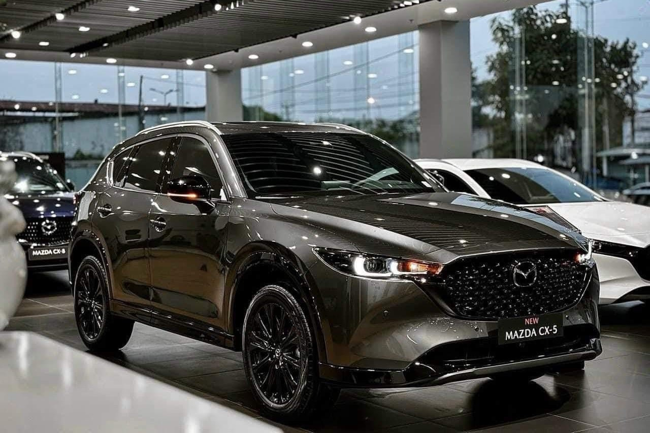 Mức giá cạnh tranh là yếu tố giúp Mazda CX-5 xây vững ngôi đầu ở phân khúc SUV cỡ C. Mức giá cạnh tranh là yếu tố giúp Mazda CX-5 xây vững ngôi đầu ở phân khúc SUV cỡ C.