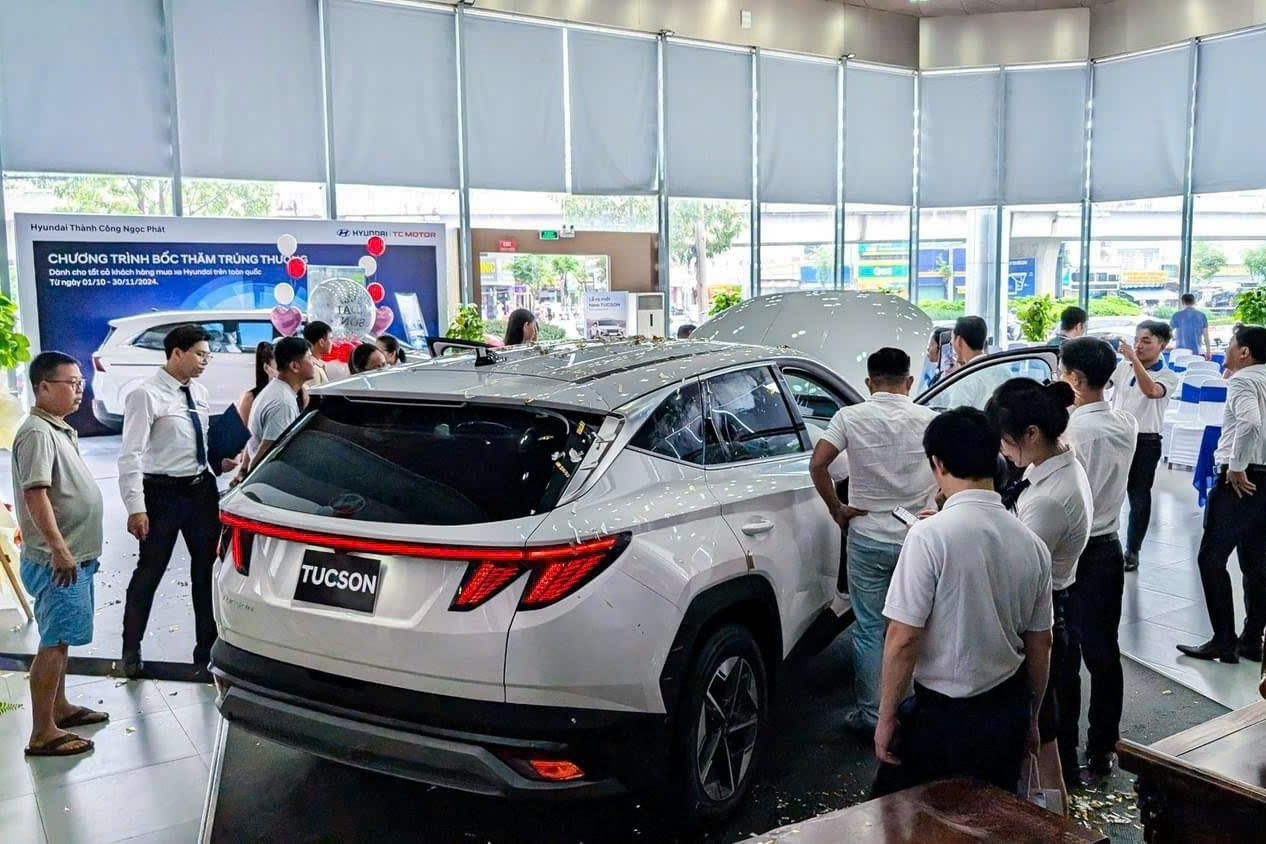 Thị trường ô tô trong nước vẫn chưa thể tăng trưởng trở lại dù các hãng xe giảm giá rầm rộ.