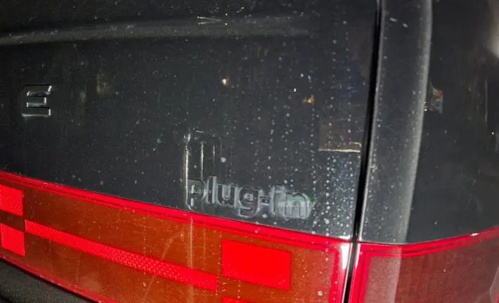 Dòng chữ “plug-in” đặt trên đèn hậu để phân biệt đây là phiên bản PHEV. Dòng chữ “plug-in” đặt trên đèn hậu để phân biệt đây là phiên bản PHEV.