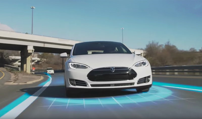 Tesla chỉ sử dụng camera để hỗ trợ các tính năng lái xe tự động mà không có radar hay lidar.