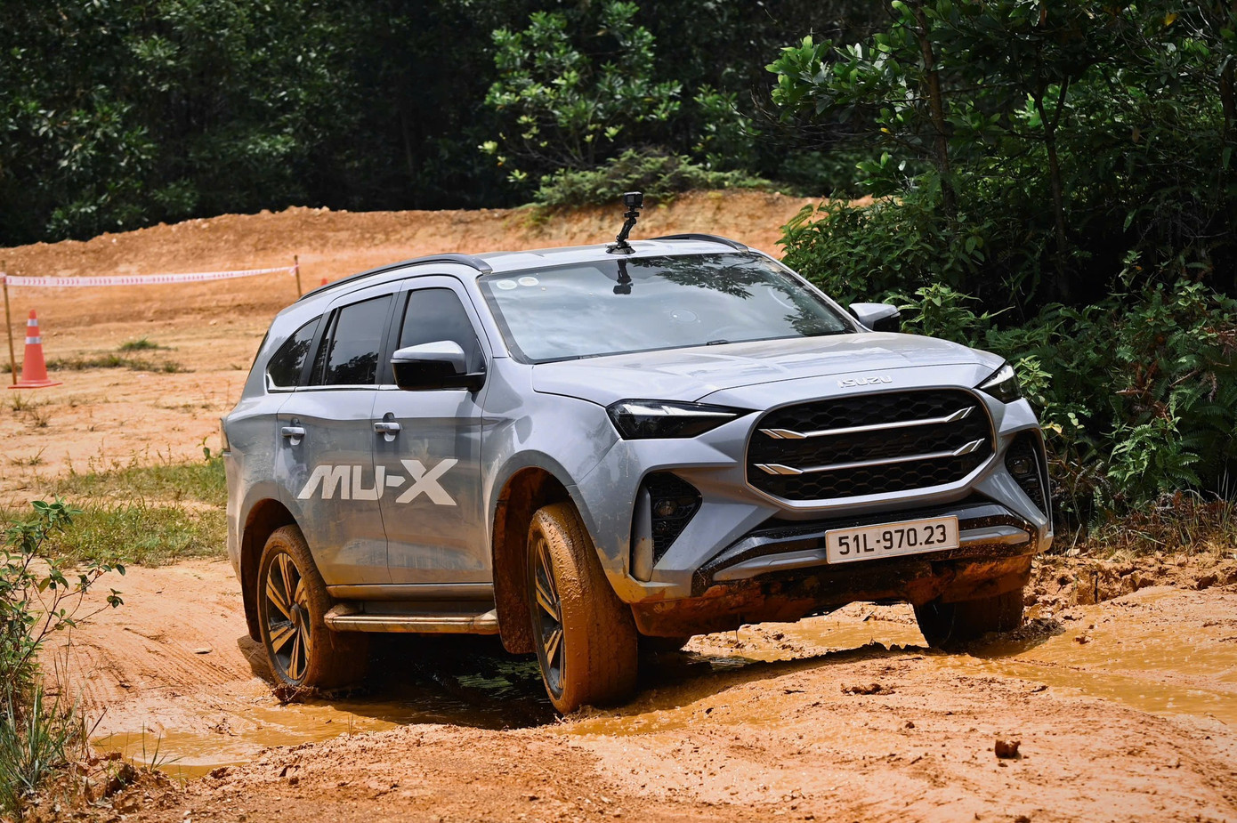 Isuzu mu-X thế hệ mới có giá từ 928 triệu đến 1,269 tỷ đồng. Isuzu mu-X thế hệ mới có giá từ 928 triệu đến 1,269 tỷ đồng.