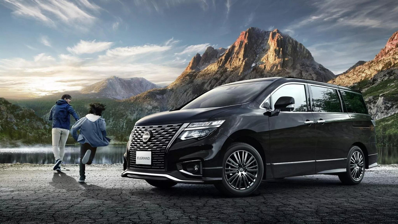 Nissan Elgrand phiên bản hiện hành.
