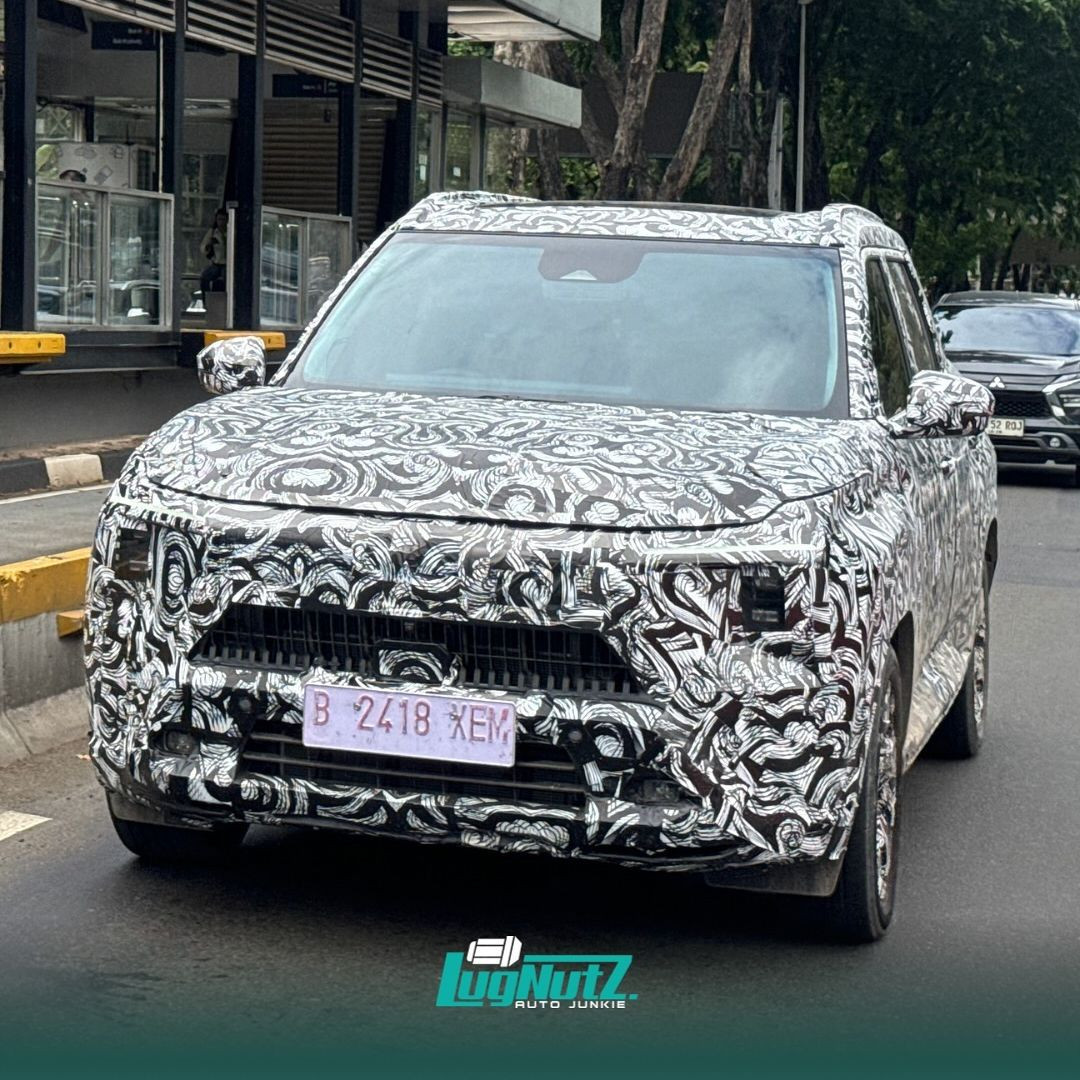 Hình ảnh chạy thử của Mitsubishi DST Concept - mẫu xe được coi là biến thể 7 chỗ của Xforce. Ảnh: LugNutz Auto Junkie.