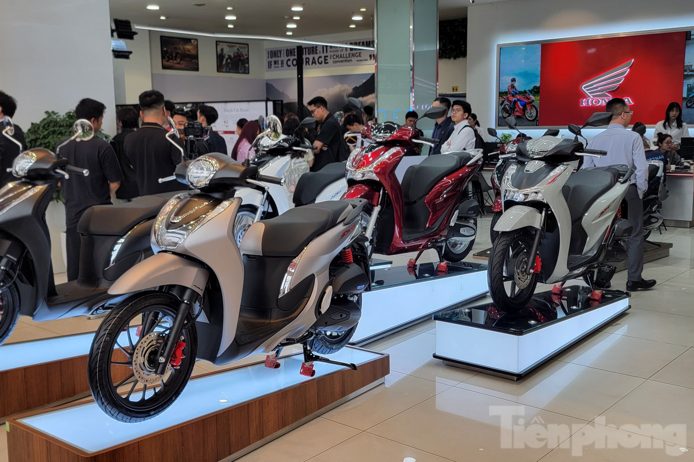 Thị trường xe máy trong nước vừa ghi nhận mốc doanh số quý I cao nhất trong 3 năm qua. Thị trường xe máy trong nước vừa ghi nhận mốc doanh số quý I cao nhất trong 3 năm qua.