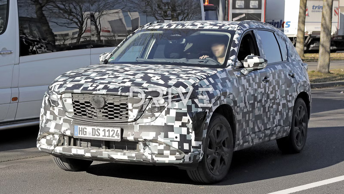 Mazda CX-5 thế hệ mới chạy thử nghiệm tại Đức. Ảnh: Drive