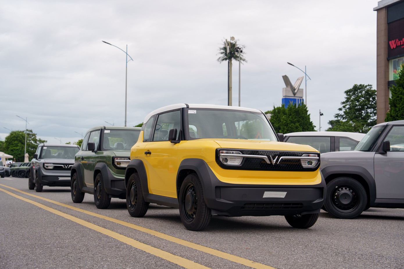 VinFast VF 3 đang là mẫu ô tô bán chạy nhất năm 2025. vf-3-trung-bay-1.jpg