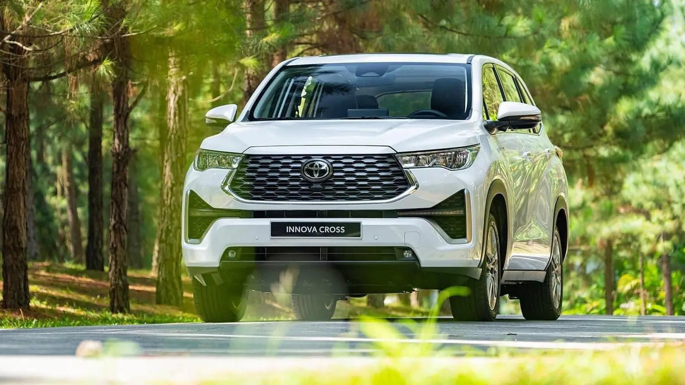 Toyota Innova Cross HEV đang dẫn đầu phân khúc xe hybrid tại Việt Nam.