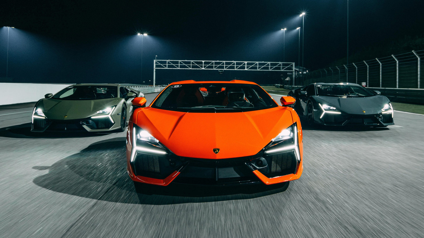 Revuelto là mẫu siêu xe plug-in hybrid đầu tiên của Lamborghini.