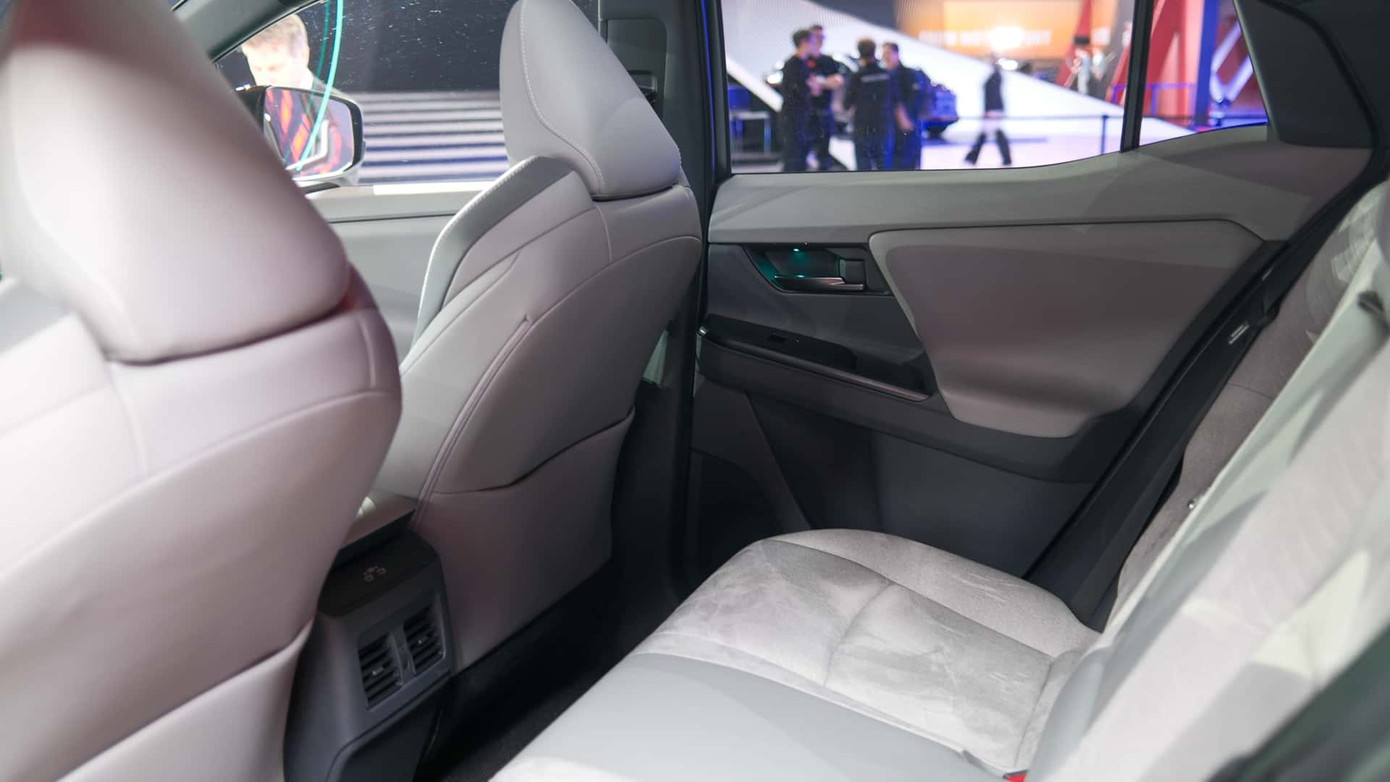 Ảnh thực tế SUV điện thứ 3 của Toyota tại châu Âu ảnh 7