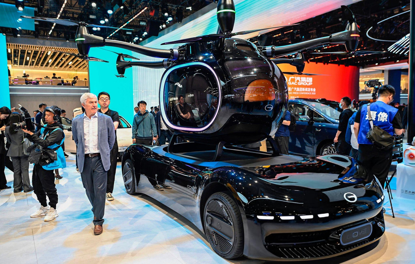 Mẫu ô tô bay thuần điện GOVE của GAC. Khoang hành khách và khung gầm có thể hoạt động độc lập hoặc kết nối với nhau, tạo ra 3 chế độ hoạt động: lái trên mặt đất, bay trên không và kết nối trên không - mặt đất.