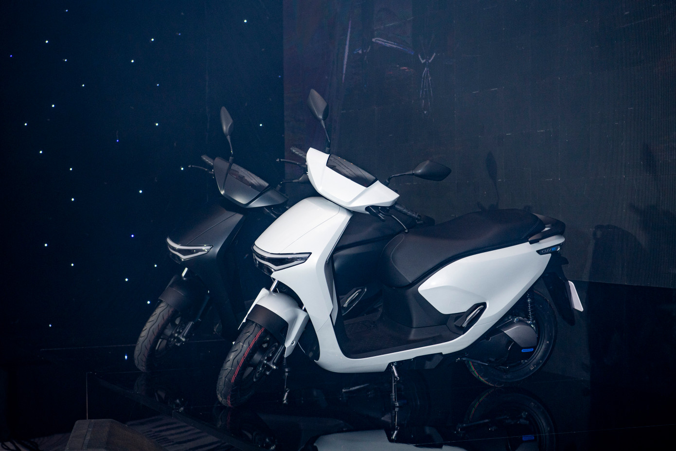 Xe máy điện Honda CUV e:. Xe máy điện Honda CUV e:.