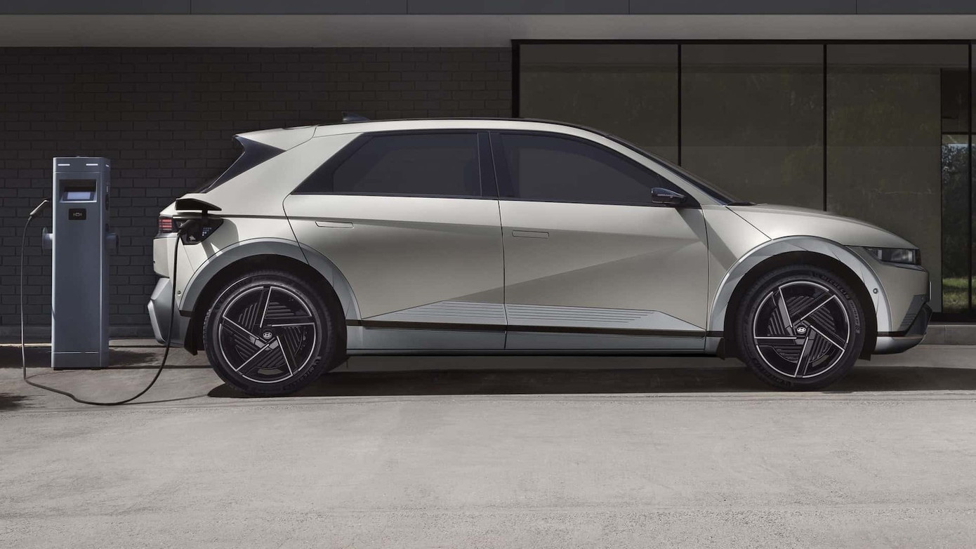 Hyundai Ioniq 5 2025 có thể sạc trực tiếp tại trạm Supercharger của Tesla. Ảnh: Hyundai Hyundai Ioniq 5 2025 có thể sạc trực tiếp tại trạm Supercharger của Tesla. Ảnh: Hyundai