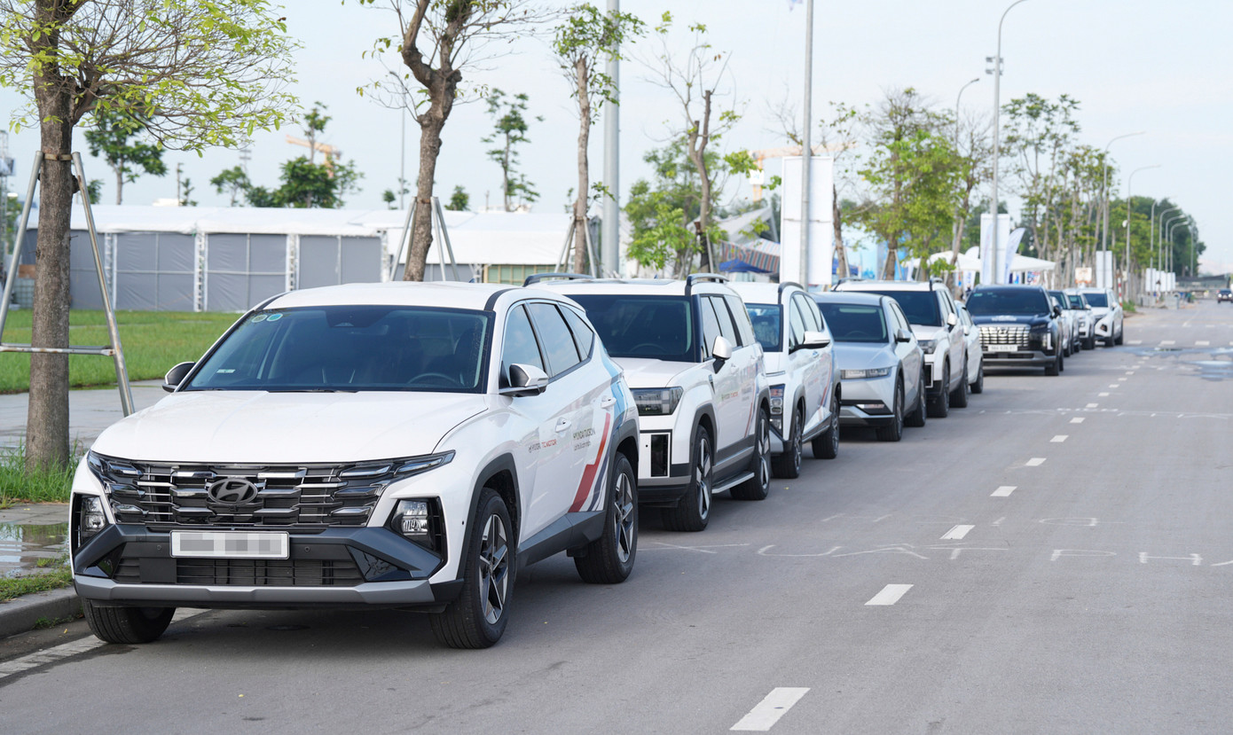 Hyundai đem đến sự kiện Hyundai Care Day nhiều xe cho khách hàng lái thử, trong đó có Ioniq 5, Palisade, Santa Fe và các mẫu xe khác. Ảnh: HTV Hyundai đem đến sự kiện Hyundai Care Day nhiều xe cho khách hàng lái thử, trong đó có Ioniq 5, Palisade, Santa Fe và các mẫu xe khác. Ảnh: HTV