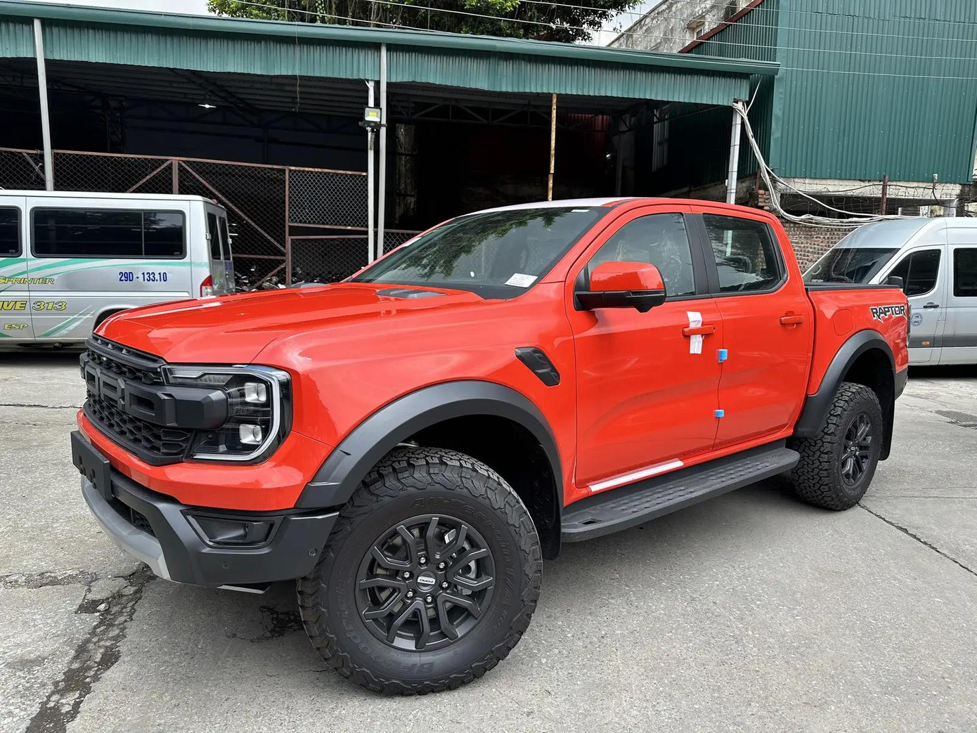 Các mẫu xe nhập khẩu của Ford bán tại Việt Nam chủ yếu có xuất xứ từ Thái Lan. Các mẫu xe nhập khẩu của Ford bán tại Việt Nam chủ yếu có xuất xứ từ Thái Lan.